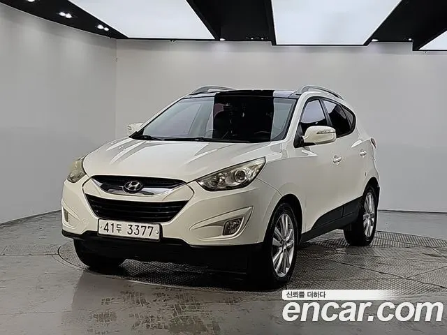 HYUNDAI TUCSON 2013 — 154 000 км, белый, Корея — под ключ — фото 1