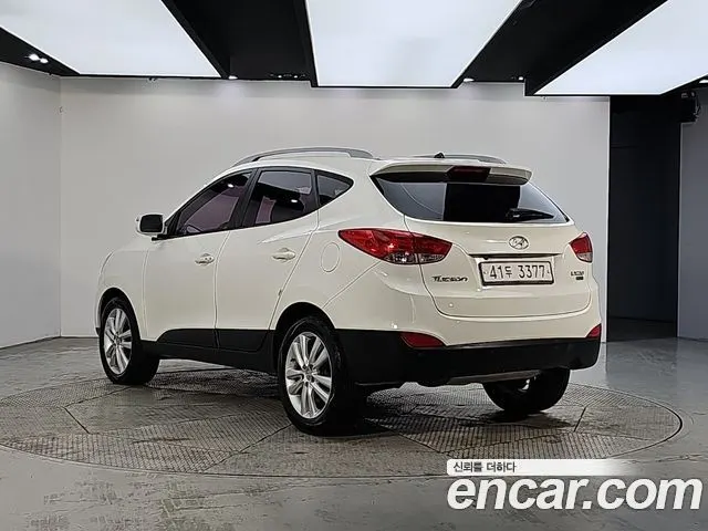 HYUNDAI TUCSON 2013 — 154 000 км, белый, Корея — под ключ — фото 3