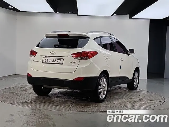HYUNDAI TUCSON 2013 — 154 000 км, белый, Корея — под ключ — фото 4