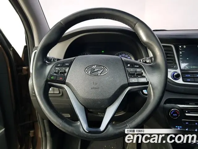 HYUNDAI TUCSON 2016 — 225 096 км, коричневый, Корея — под ключ — фото 9