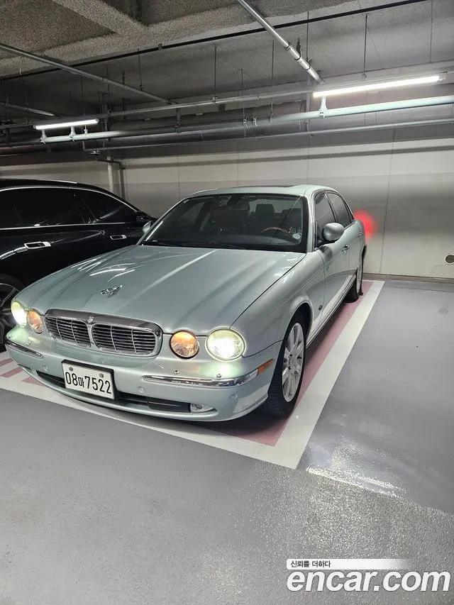 JAGUAR XJ-8 2006