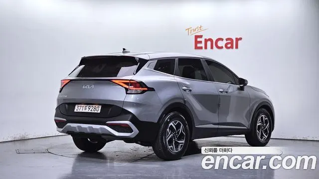 KIA SPORTAGE 2022 — 65 910 км, серебристо-серый, Корея — под ключ — фото 2