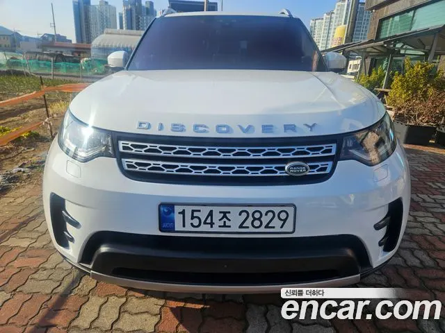 LAND ROVER DISCOVERY 5 2018 — 144 000 км, белый, Корея — под ключ — фото 1