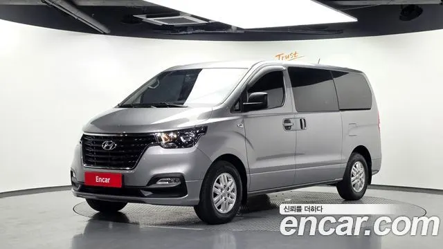 HYUNDAI GRAND STAREX 2021 — 145 180 км, серебристо-серый, Корея — под ключ — фото 1