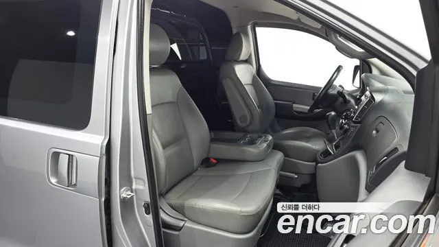 HYUNDAI GRAND STAREX 2021 — 145 180 км, серебристо-серый, Корея — под ключ — фото 12