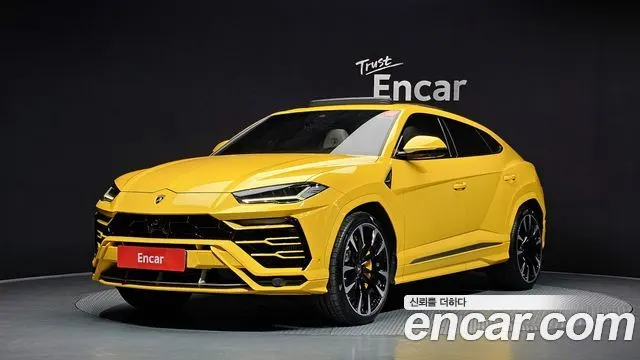 LAMBORGHINI URUS 2020