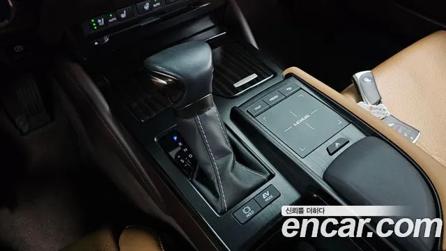 LEXUS ES300H 2021 — 90 490 км, серый, Корея — под ключ — фото 9