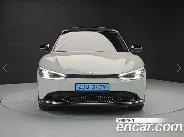 KIA EV6 2022 — 107 938 км, белый-перламутр, Корея — под ключ — фото 3