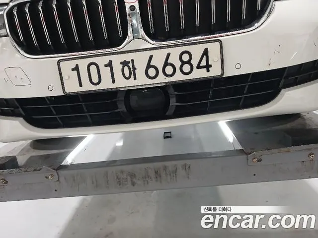 BMW 5 SERIES 2021 — 85 301 км, белый, Корея — под ключ — фото 3