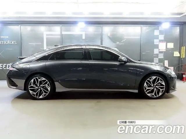 HYUNDAI IONIQ 6 2023 — 216 791 км, серебристо-серый, Корея — под ключ — фото 3
