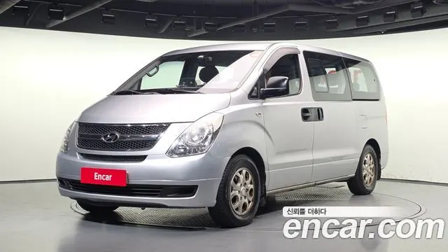 HYUNDAI GRAND STAREX 2009 — 153 896 км, серебристый, Корея — под ключ — фото 1