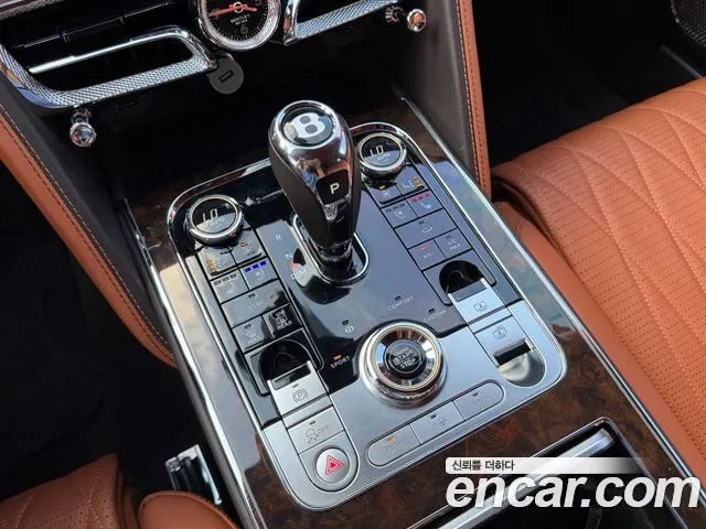 BENTLEY FLYING SPUR 2023 — 36 800 км, белый, Корея — под ключ — фото 9