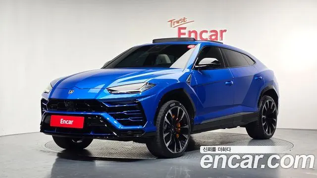LAMBORGHINI URUS 2020