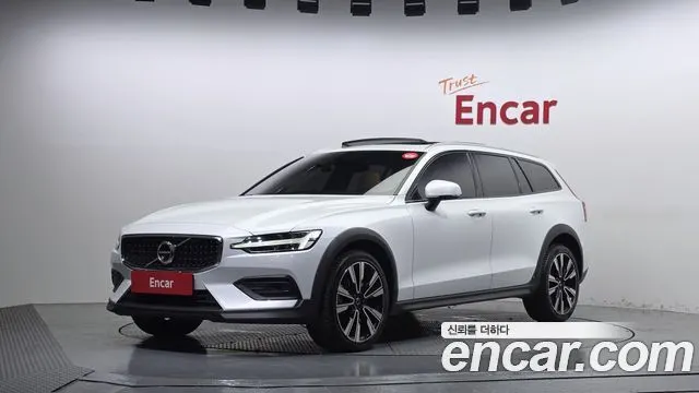 VOLVO V60 CROSS COUNTRY 2022