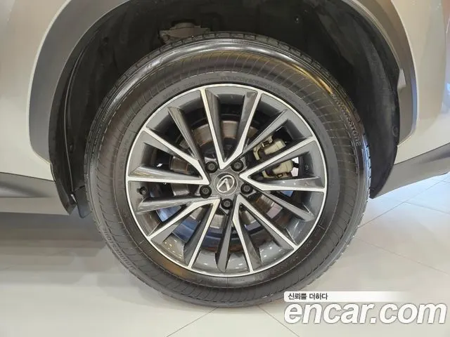 LEXUS NX450H+ 2024 — 40 436 км, серебристо-серый, Корея — под ключ — фото 5
