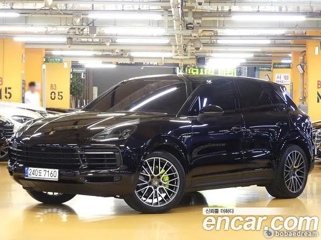 PORSCHE CAYENNE 2022 — 16 590 км, чёрный, Корея — под ключ — фото 1