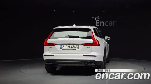 VOLVO V60 CROSS COUNTRY 2022 — 61 328 км, белый, Корея — под ключ — фото 4