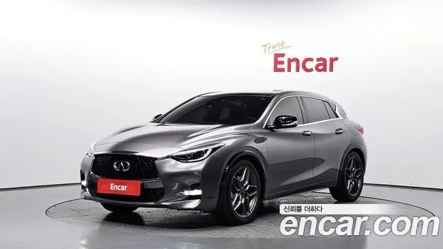INFINITI Q30 2017