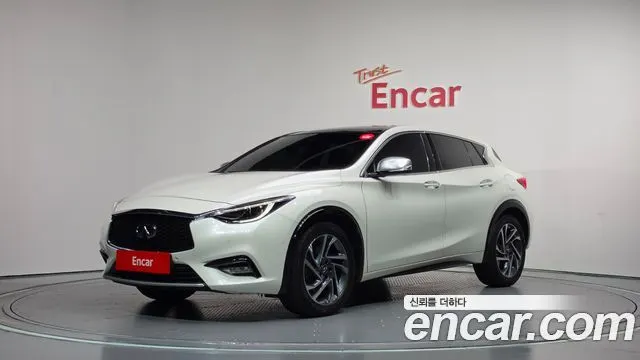 INFINITI Q30 2019