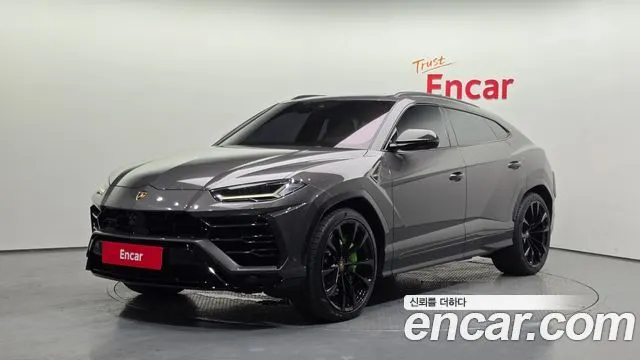LAMBORGHINI URUS 2022