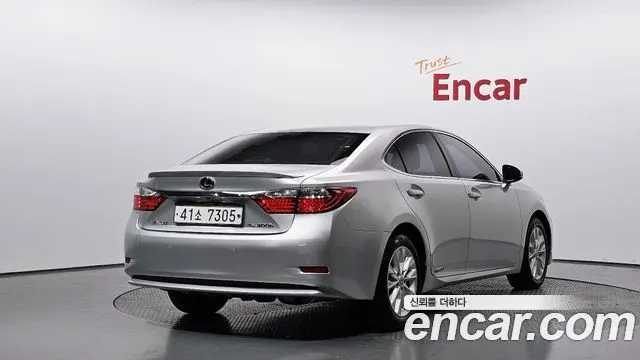 LEXUS ES300H — из Кореи под ключ