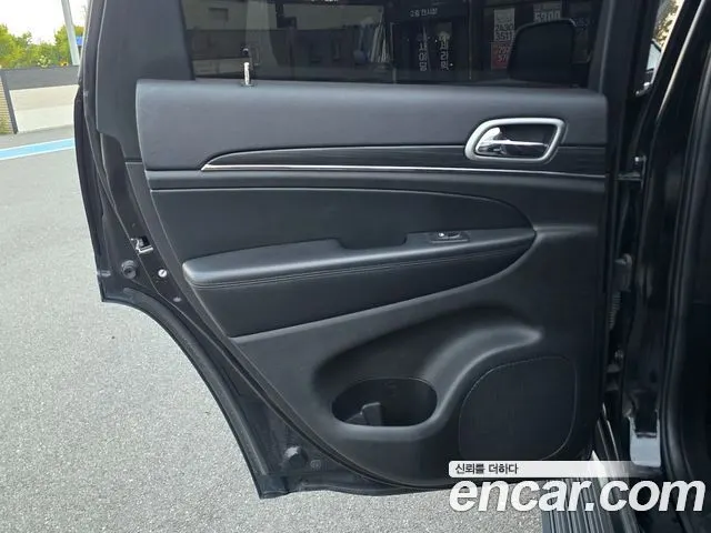 JEEP GRAND CHEROKEE 2019 — 99 000 км, чёрный, Корея — под ключ — фото 10
