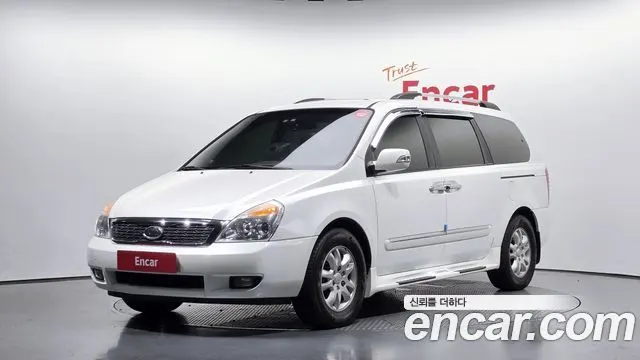 KIA CARNIVAL R 2011