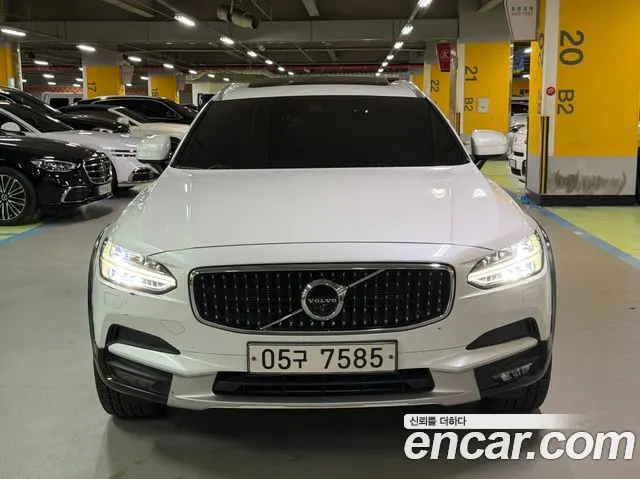 VOLVO V90 CROSS COUNTRY 2018 — 60 348 км, белый, Корея — под ключ — фото 2