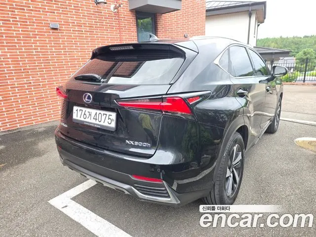 LEXUS NX300H 2021 — 95 752 км, чёрный, Корея — под ключ — фото 3