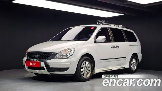KIA CARNIVAL R 2013
