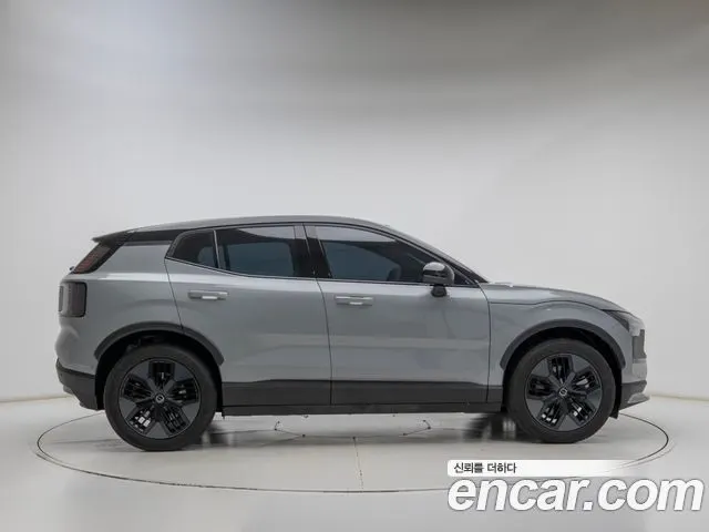 VOLVO EX30 CROSS 2026 — 13 902 км, серебристо-серый, Корея — под ключ — фото 6