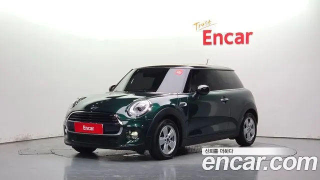 MINI COOPER D 2018 — 81 086 км, тёмно-зелёный, Корея — под ключ — фото 1