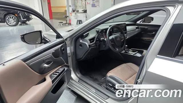 LEXUS ES300H 2025 — 14 274 км, светло-золотистый, Корея — под ключ — фото 10