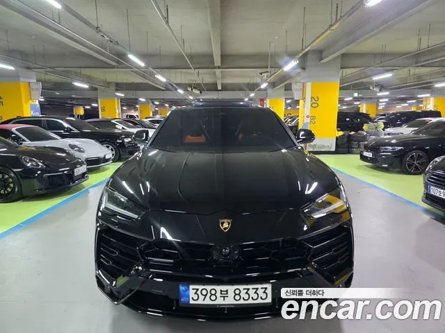 LAMBORGHINI URUS 2021