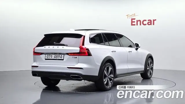 VOLVO V60 CROSS COUNTRY 2019