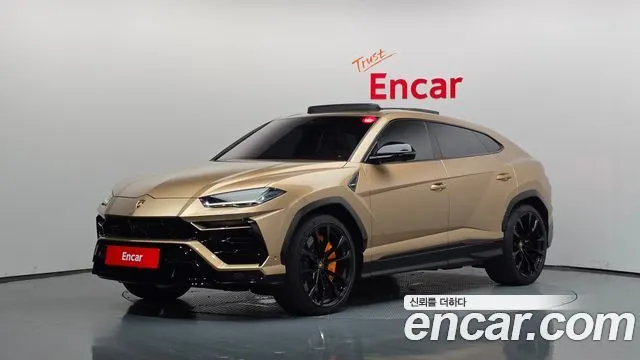 LAMBORGHINI URUS 2022