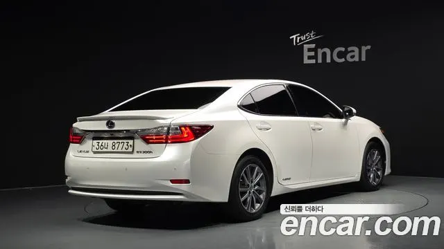LEXUS ES300H — из Кореи под ключ