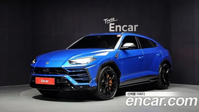 LAMBORGHINI URUS 2021