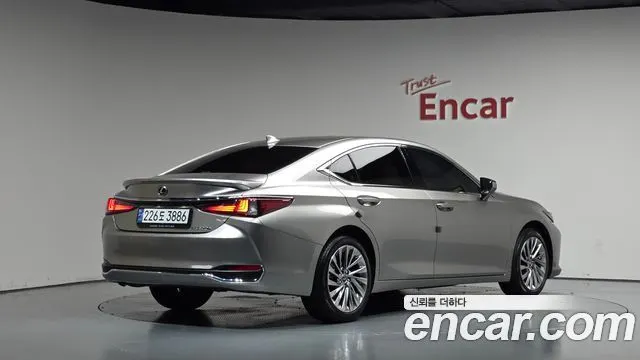 LEXUS ES300H — из Кореи под ключ