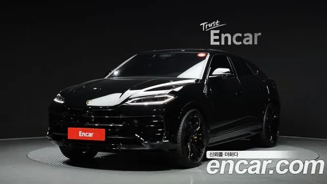 LAMBORGHINI URUS 2026