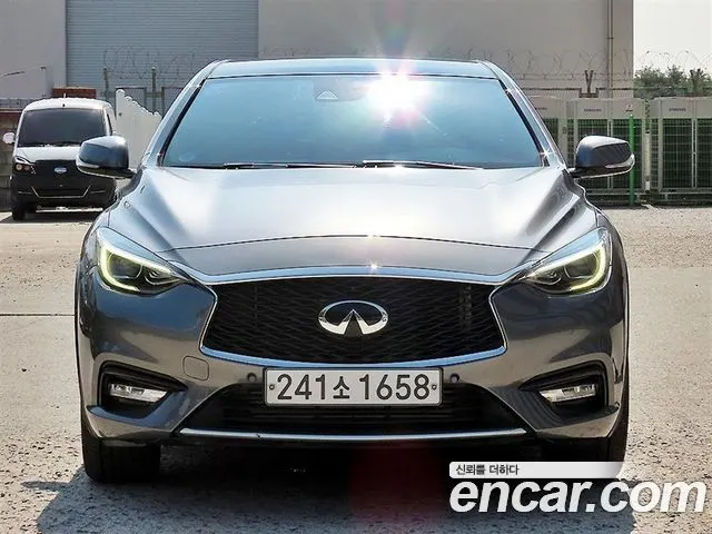 INFINITI Q30 2019
