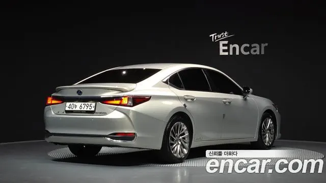 LEXUS ES300H — из Кореи под ключ