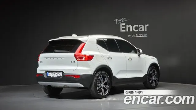 VOLVO XC40 2021
