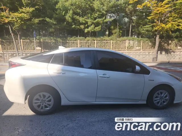 TOYOTA PRIUS 2016