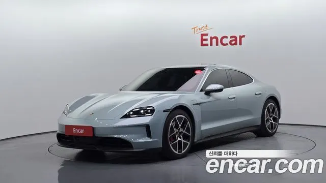 PORSCHE TAYCAN 2025