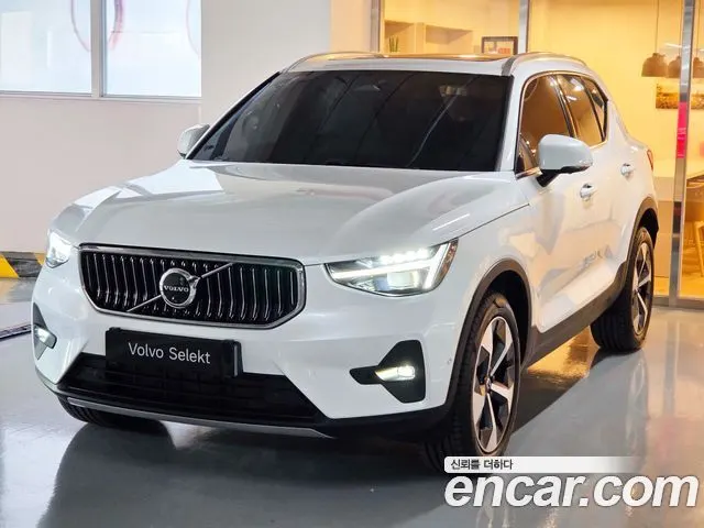 VOLVO XC40 2026