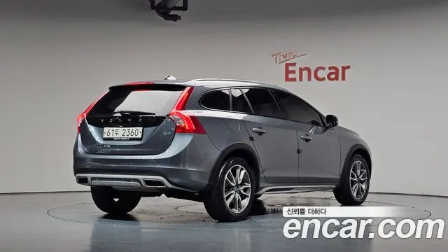VOLVO V60 CROSS COUNTRY 2018