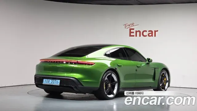 PORSCHE TAYCAN 2021