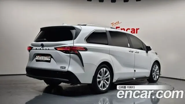 TOYOTA SIENNA 2023