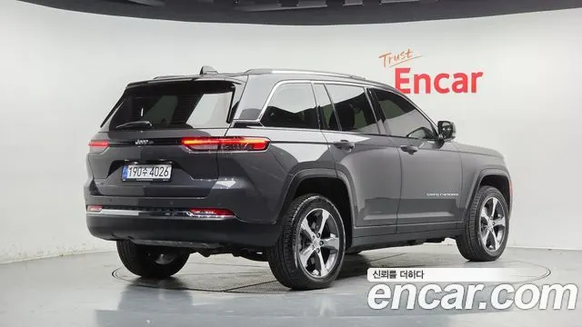 JEEP GRAND CHEROKEE 2023